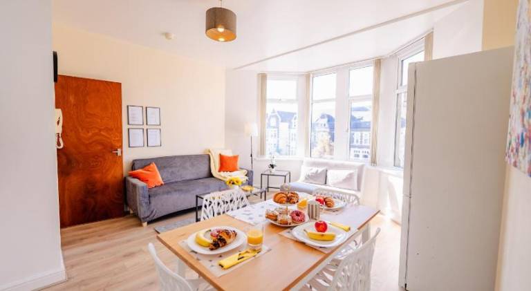 Holiday apartment with 1 room for 6 persons in Cardiff