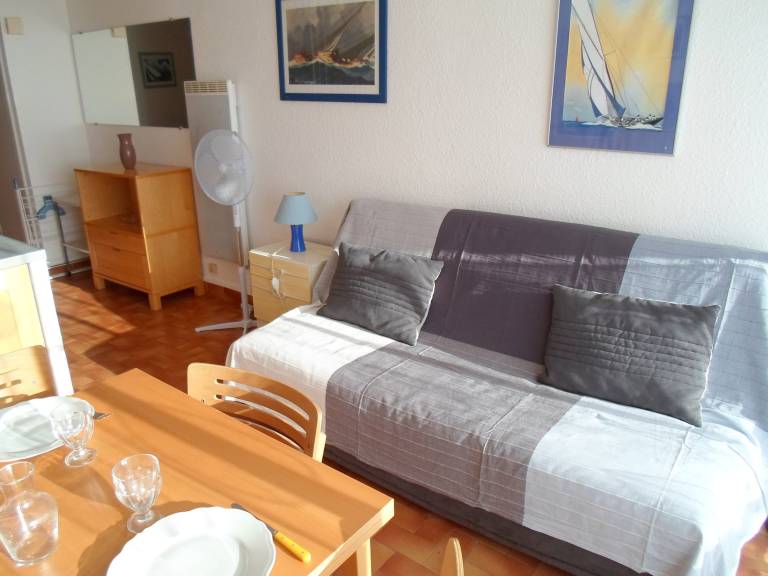 Apartment with Balcony and Pets Allowed in Balaruc-les-Bains — photo 4