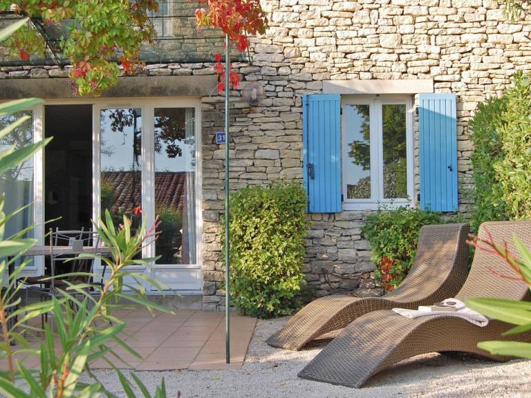 Fully equipped holiday apartment with patio & pool | Pets are welcome — photo 4