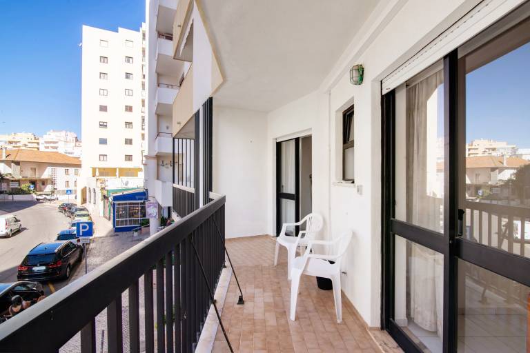 Apartment 'Seaside Sanctuary - Praia Da Rocha' with Shared Pool, Wi-Fi and Air Conditioning — photo 2