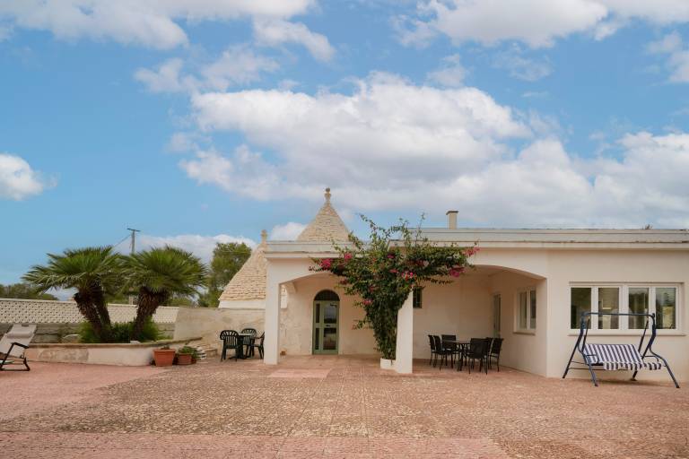 Holiday Home 'Trullo Luce Ostuni' with Private Terrace and Wi-Fi — photo 3