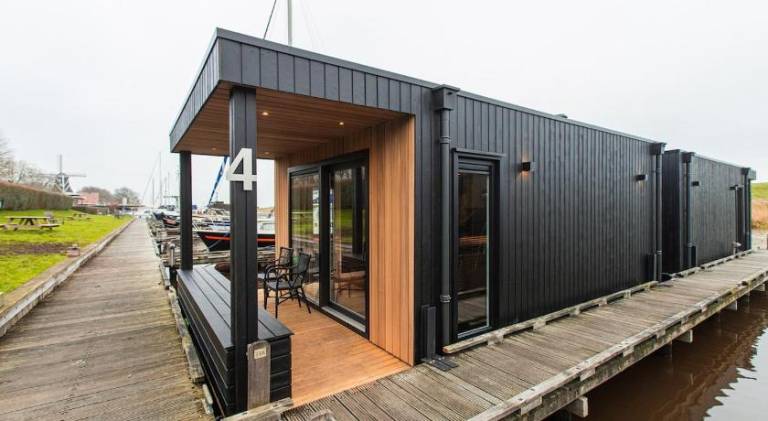30 m&sup2; Hausboot