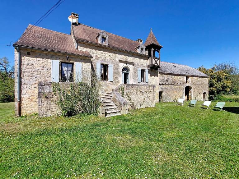 Fully equipped big vacation home with terrace, BBQ & yard | Perfect for remote work | Dogs allowed in Gaillard