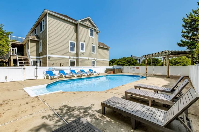 Family-oriented house with heated pool, barbeque & jacuzzi | Close to the beach | Pets are welcome — photo 3