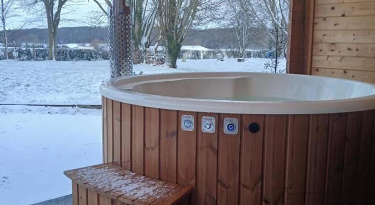 House with yard, barbecue & jacuzzi — photo 3