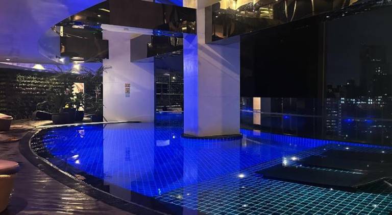 Luxury 3BR Gramercy Makati 141 sqm City View with Balcony Group or Family Stay Pet-friendly — photo 4