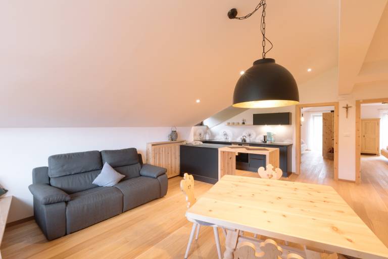 Charming and Cozy Holiday Home “Ferienwohnung SEA Wieserhof” with Mountain View, Balcony, Shared Garden & WiFi; Parking Available — photo 4