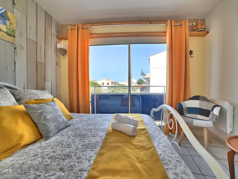 Holiday apartment with terrace & pool | Next to the beach | Pets allowed — photo 4