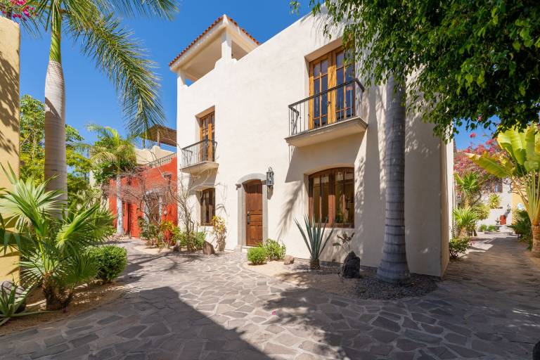 Amazing home a few steps to the beach
