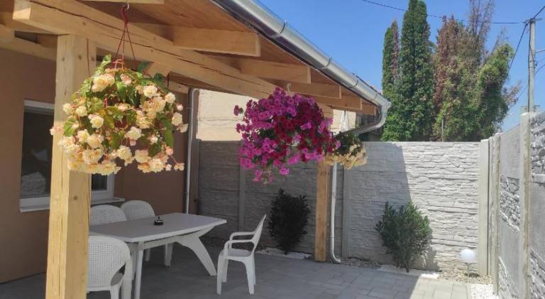 Holiday apartment with grill, yard & patio in Nitra