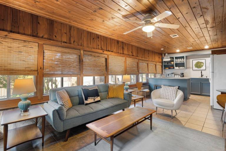 Waterlily Serenity - 2 Bedroom-Creekside in Wimberley, TX
