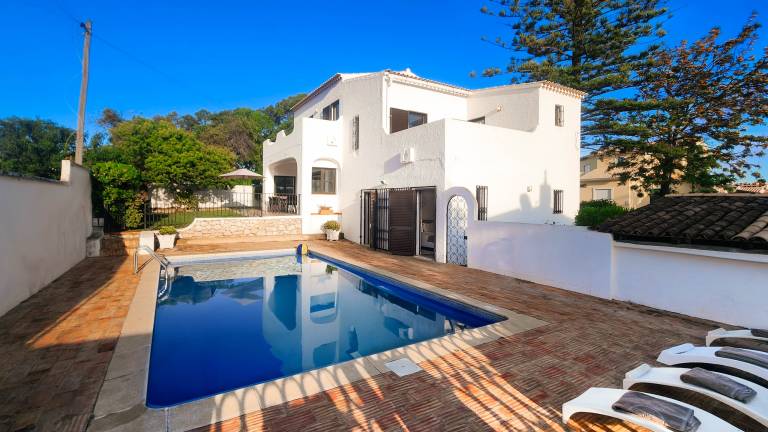 Villa with private pool, terrace & barbecue — photo 2