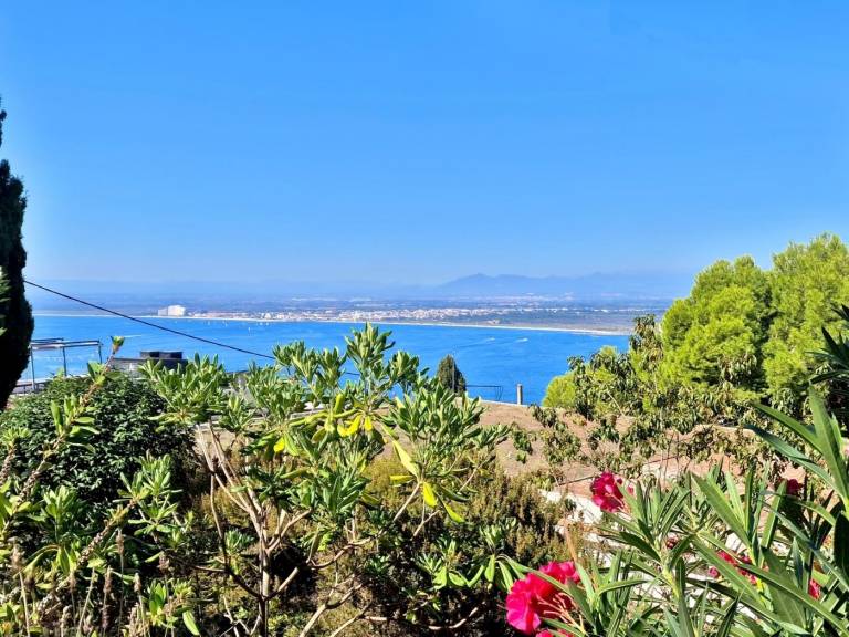Holiday apartment with yard, patio & barbeque | Sea view — photo 4