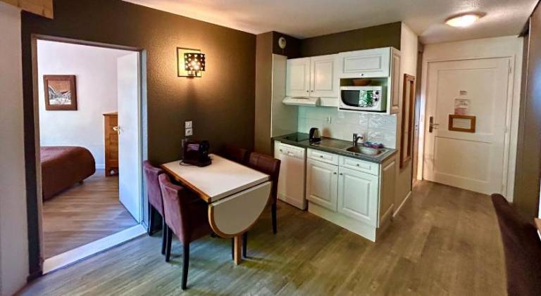 Lovely serviced apartment with sauna, hot tub & yard | Dogs allowed — photo 4