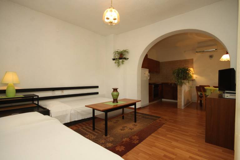 Rental apartment with patio & BBQ — photo 4