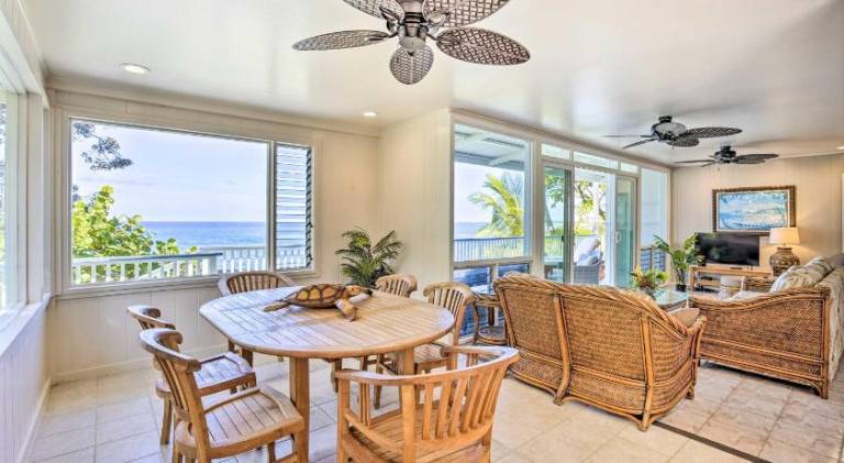 Bright and Airy Beach House with Oceanfront Views — photo 3