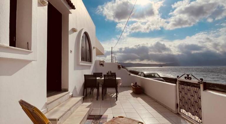 Beautiful house with terrace | Next to the beach | Dogs allowed in Kissamos