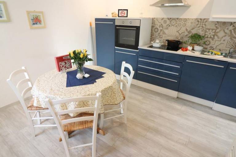 Fully equipped holiday apartment with patio | Pet-friendly — photo 2
