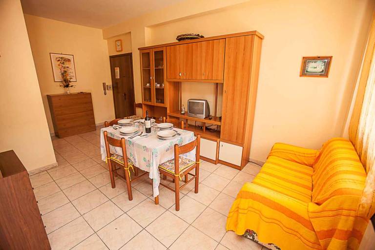 Holiday apartment with 2 rooms for 6 persons — photo 3