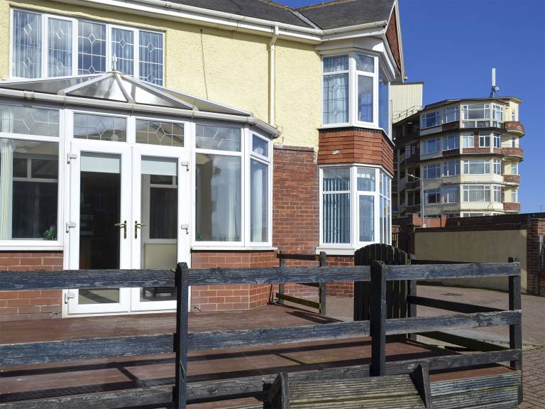 Cottage with garden | Beach view — photo 3