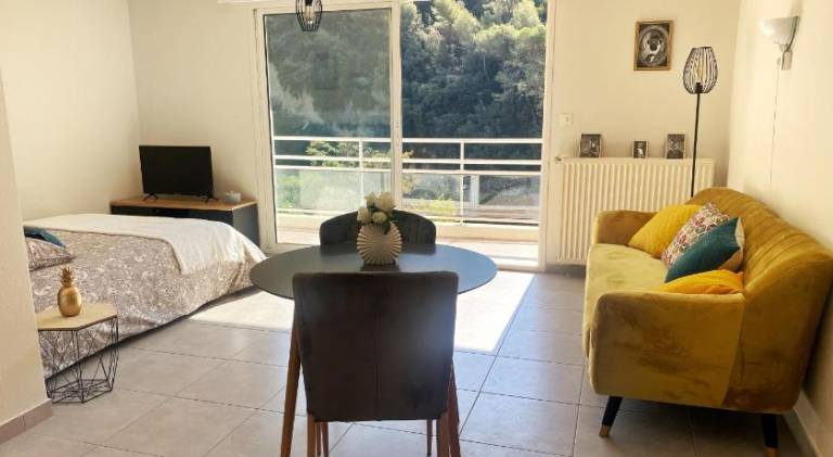 Villa Madeleine - Residence Services Seniors in Saint-Laurent-du-Var