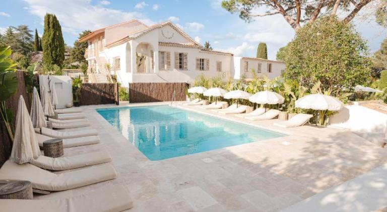 Serviced apartment with hot tub, patio & garden | Pet-friendly in Valbonne