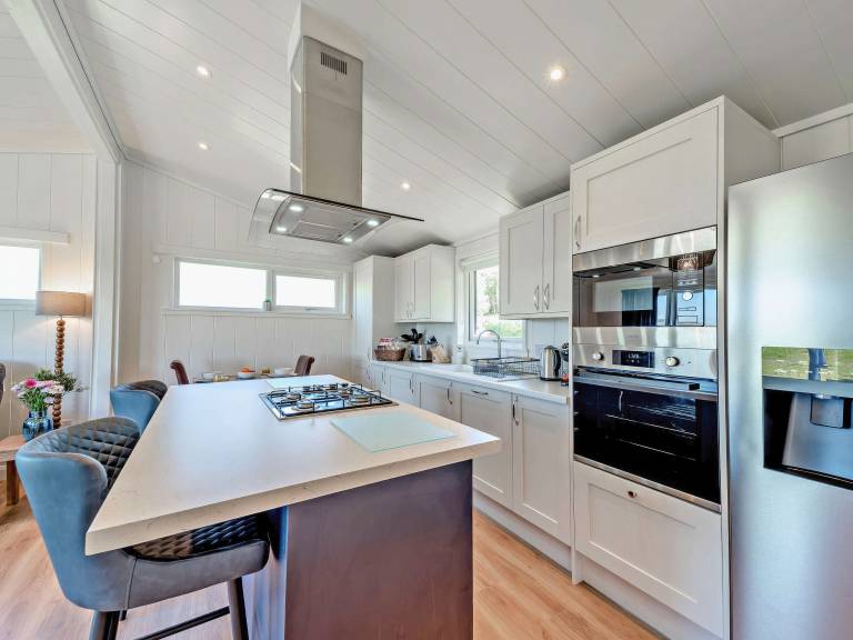 Cottage with barbeque, hot tub & garden | Sea view — photo 4