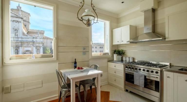 Apartment with hot tub — photo 3