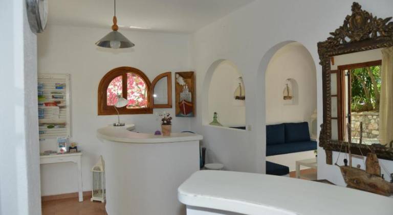 Serviced apartment with garden, pool & terrace — photo 4