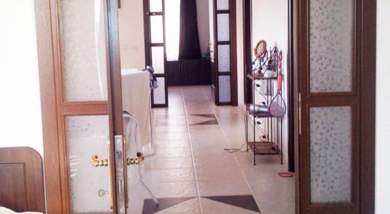 Villa with jacuzzi, private pool & yard — photo 2
