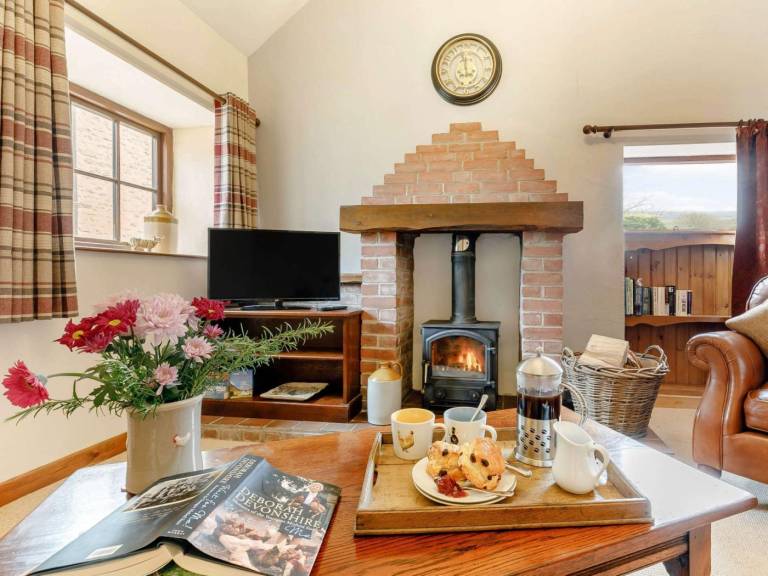 Fully equipped charming cottage with yard | Pet-friendly — photo 3