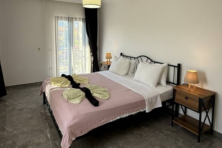 Villa-Sleeps 9-Parking-Pool-Bbq-Hot tub-Pets — photo 2