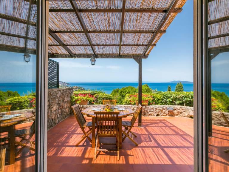 Rental apartment with garden, BBQ & terrace | Sea view — photo 2