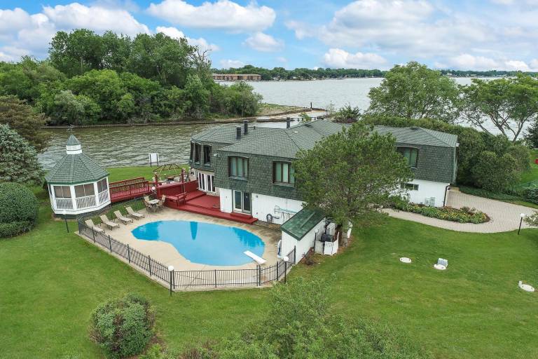 House Fox Lake