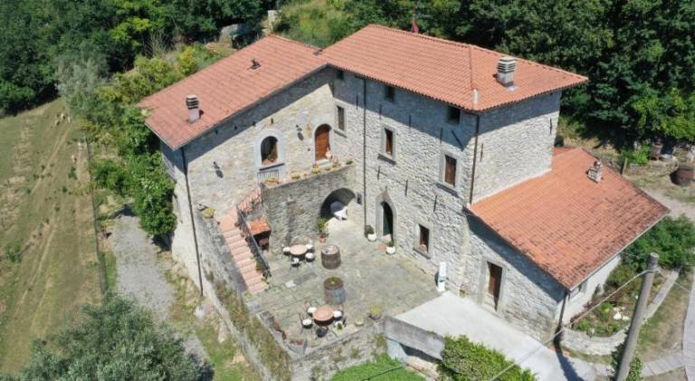 Lovely farm with terrace, yard & barbeque | Dogs allowed in Fivizzano