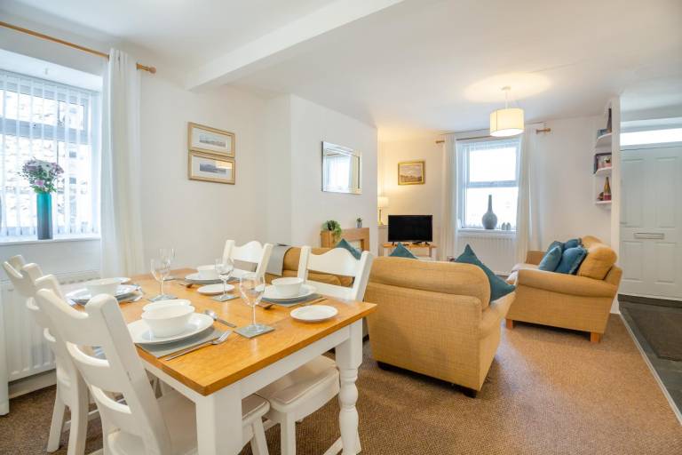 Child-friendly cottage with yard | Pet-friendly — photo 3