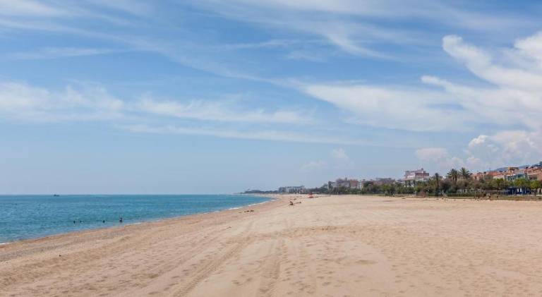 Fully equipped beautiful rental apartment with patio | Next to the beach | Dogs allowed — photo 3