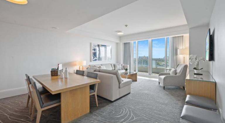 Beachfront Ritz-Carlton Luxury 1BR Residence in Fort Lauderdale, FL