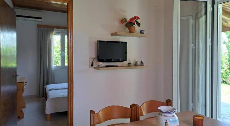 Vacation home with yard & terrace — photo 2