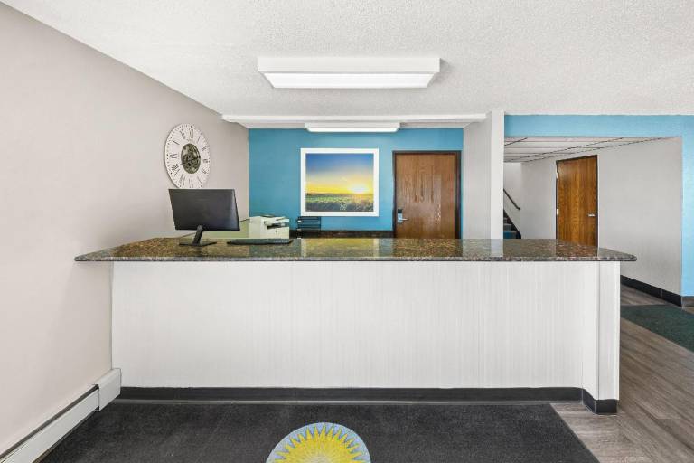 Days Inn by Wyndham Winona — photo 5