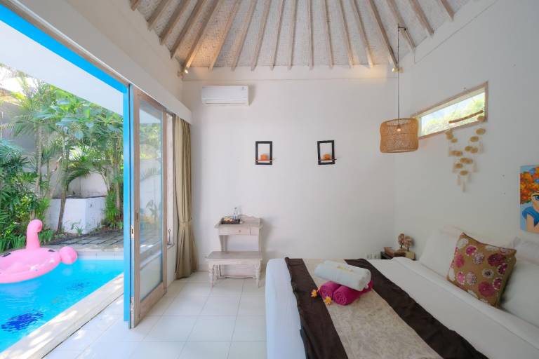 Villa with private pool & yard — photo 2