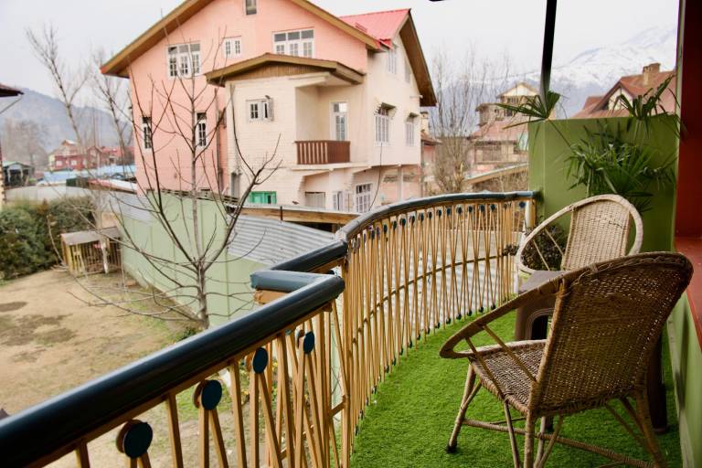 Villa with barbeque & yard — photo 2