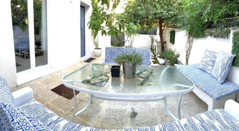 Villa with garden & patio | Pet-friendly — photo 3