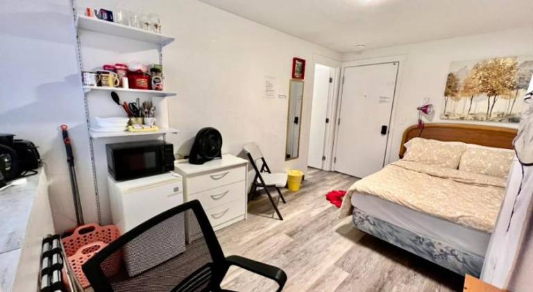 Furnished Private Room with Shared Bathroom near SeaTac Airport — photo 4