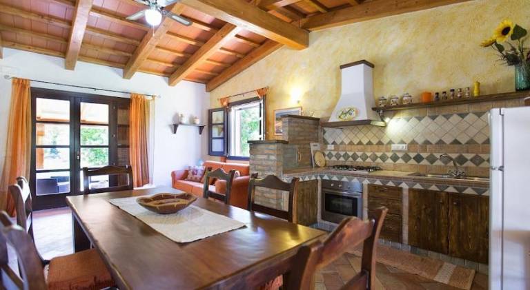 Villa with 2 rooms for 6 persons — photo 4