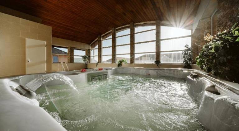Serviced apartment with pool, sauna & terrace — photo 3