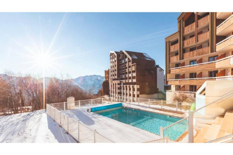 Apartment with pool — photo 3