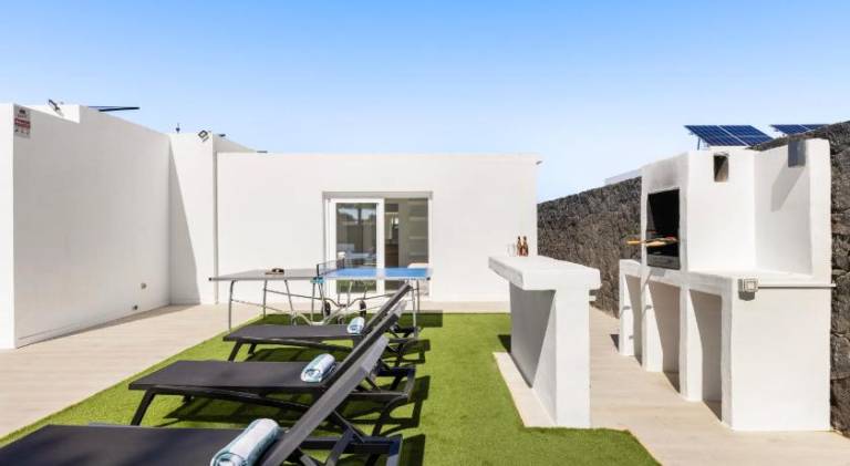 Villa Cactus - Large Private Plot - Heated Pool & BBQ - Luxury Vacation — photo 4