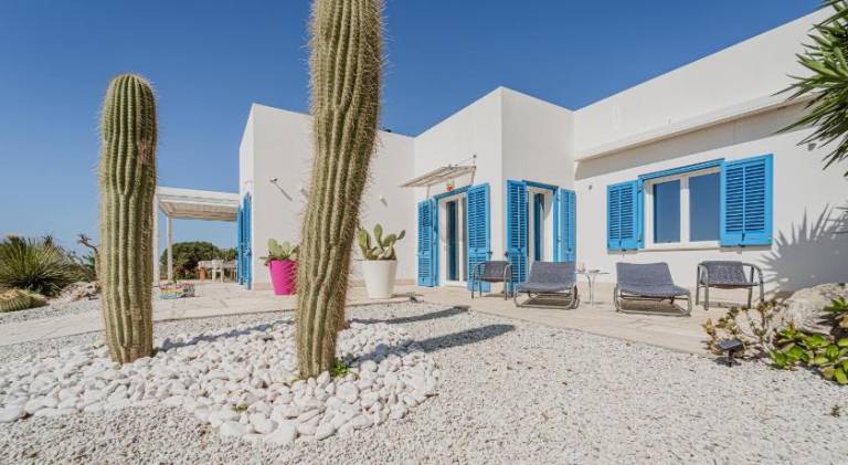 Big villa with terrace & jacuzzi | Pets allowed in Favignana