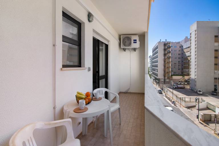Family-oriented lovely holiday apartment with fast internet & pool | City view | Close to the beach | Perfect for remote work | Pets are welcome — photo 4